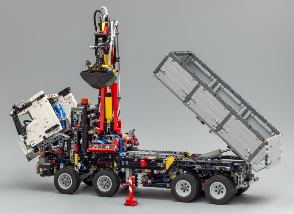 LEGO_42043_9