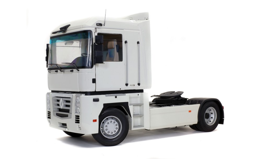 zmd1800101-renault-magnum-phase-2-blanc-01