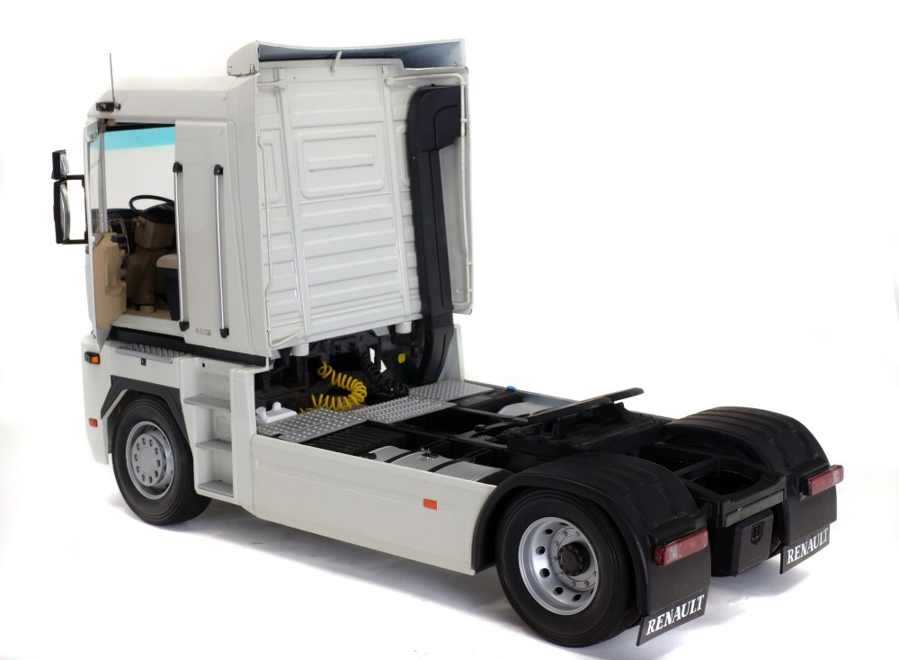 zmd1800101-renault-magnum-phase-2-blanc-08