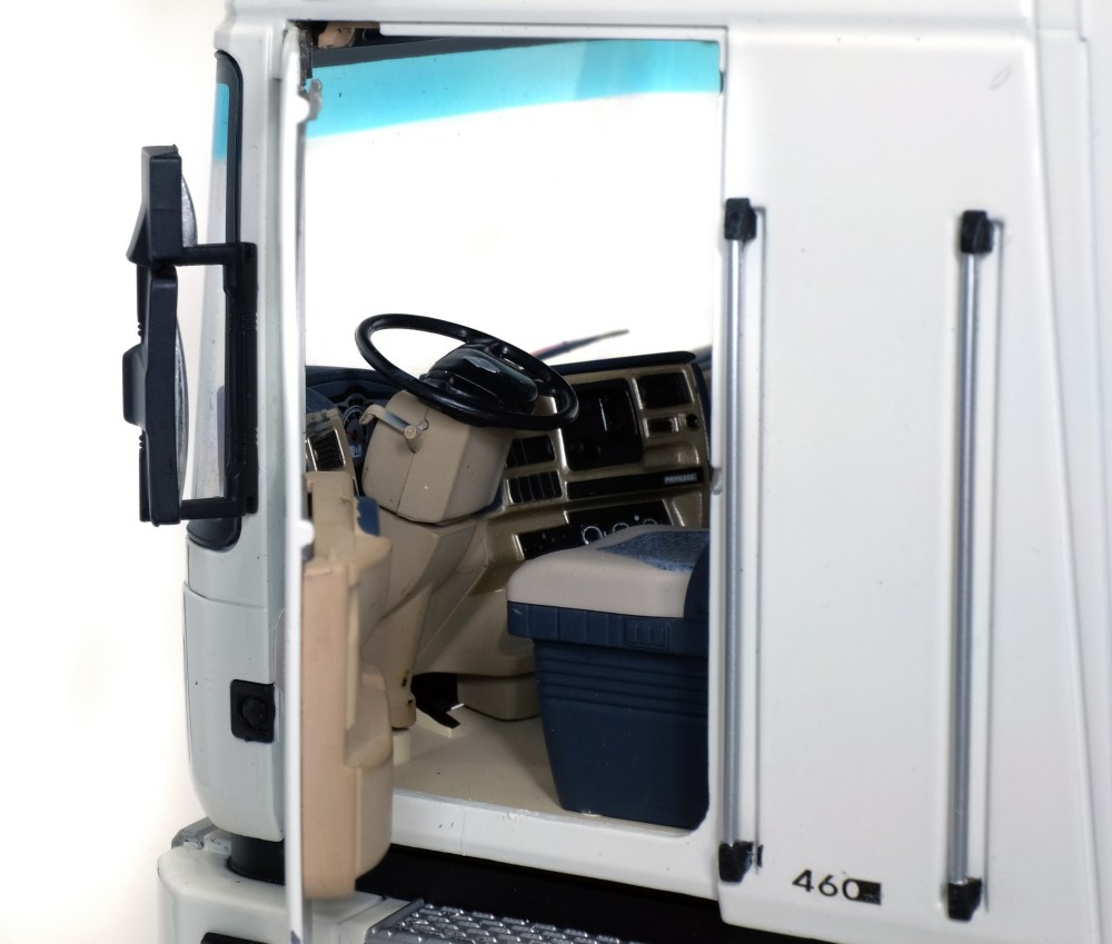 zmd1800101-renault-magnum-phase-2-blanc-09