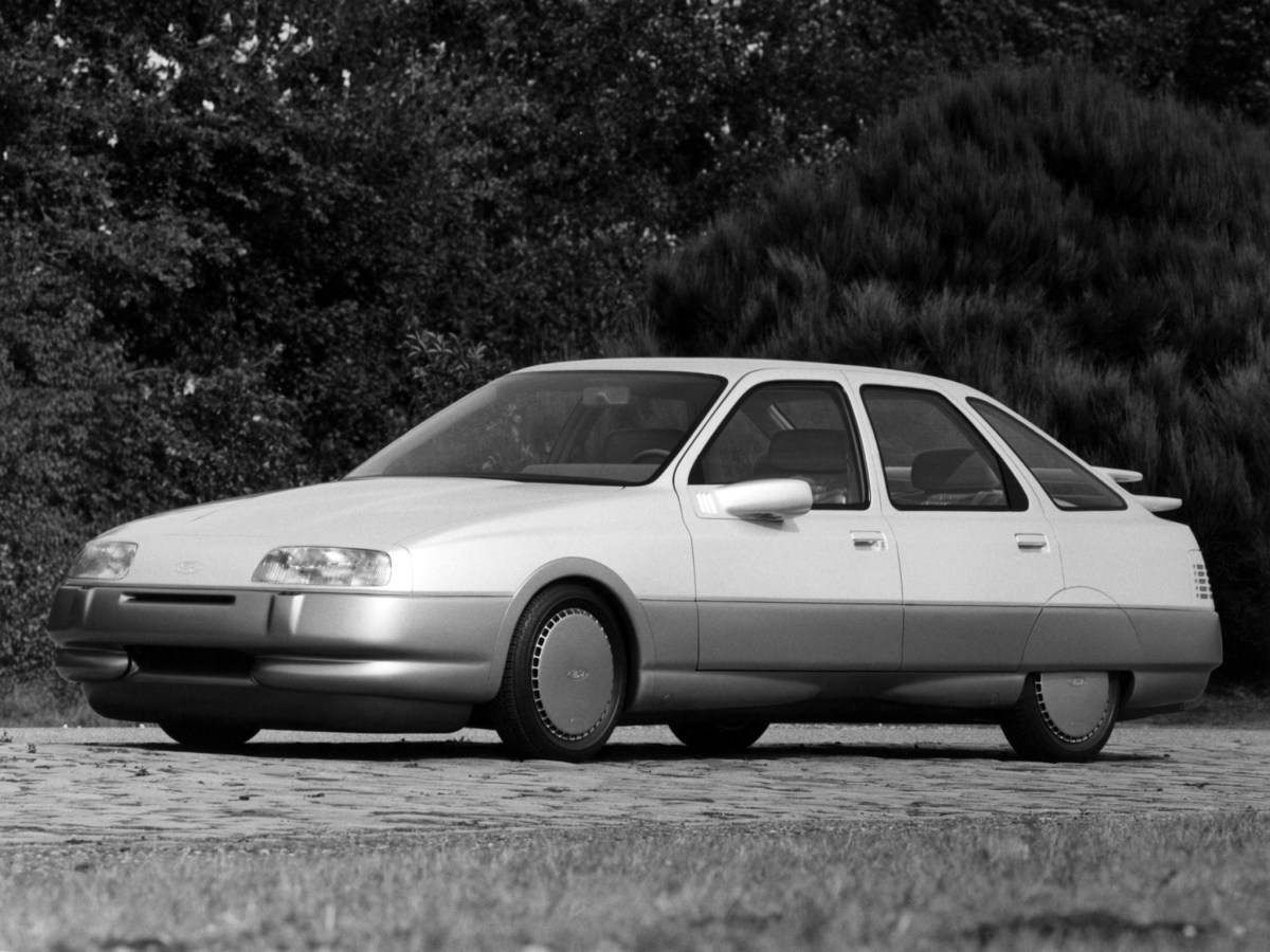 Un ouvrage consacré à Patrick le Quément est annoncé chez LIGNES/auto